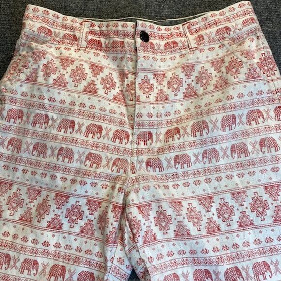 Vintage Caffeine Brand Elephant Geometric Red White Print Shorts Mens 34 Waist - Picture 2 of 8
